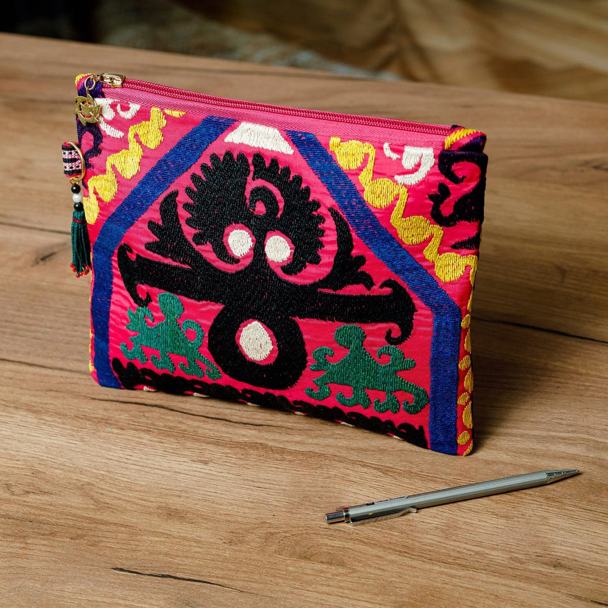 Upcycled Travel Bag with Hand-Embroidered Uzbek Motifs - Chic Traditions