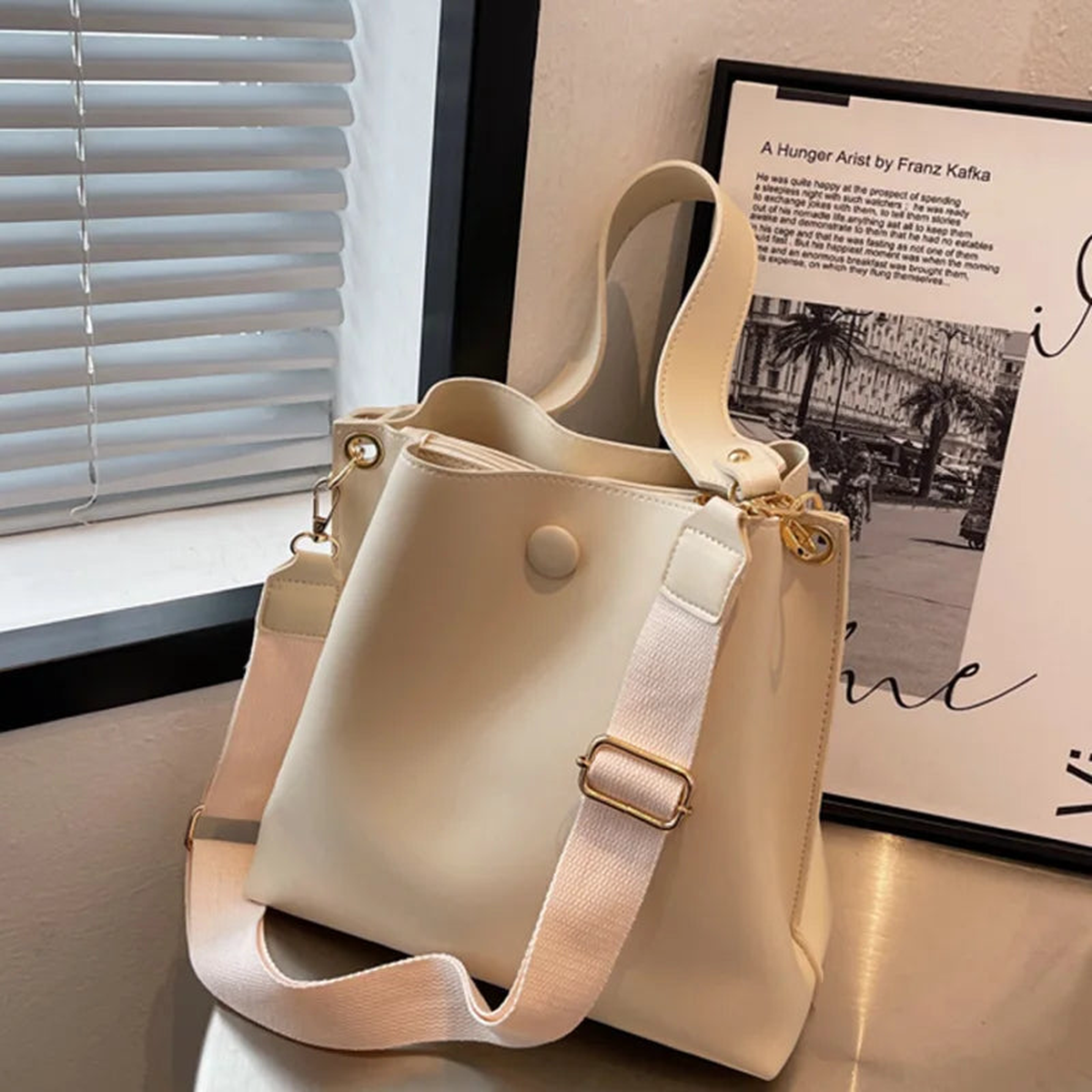 2022 Casual Commuter Shoulder Bag Large Capacity Women's Bag