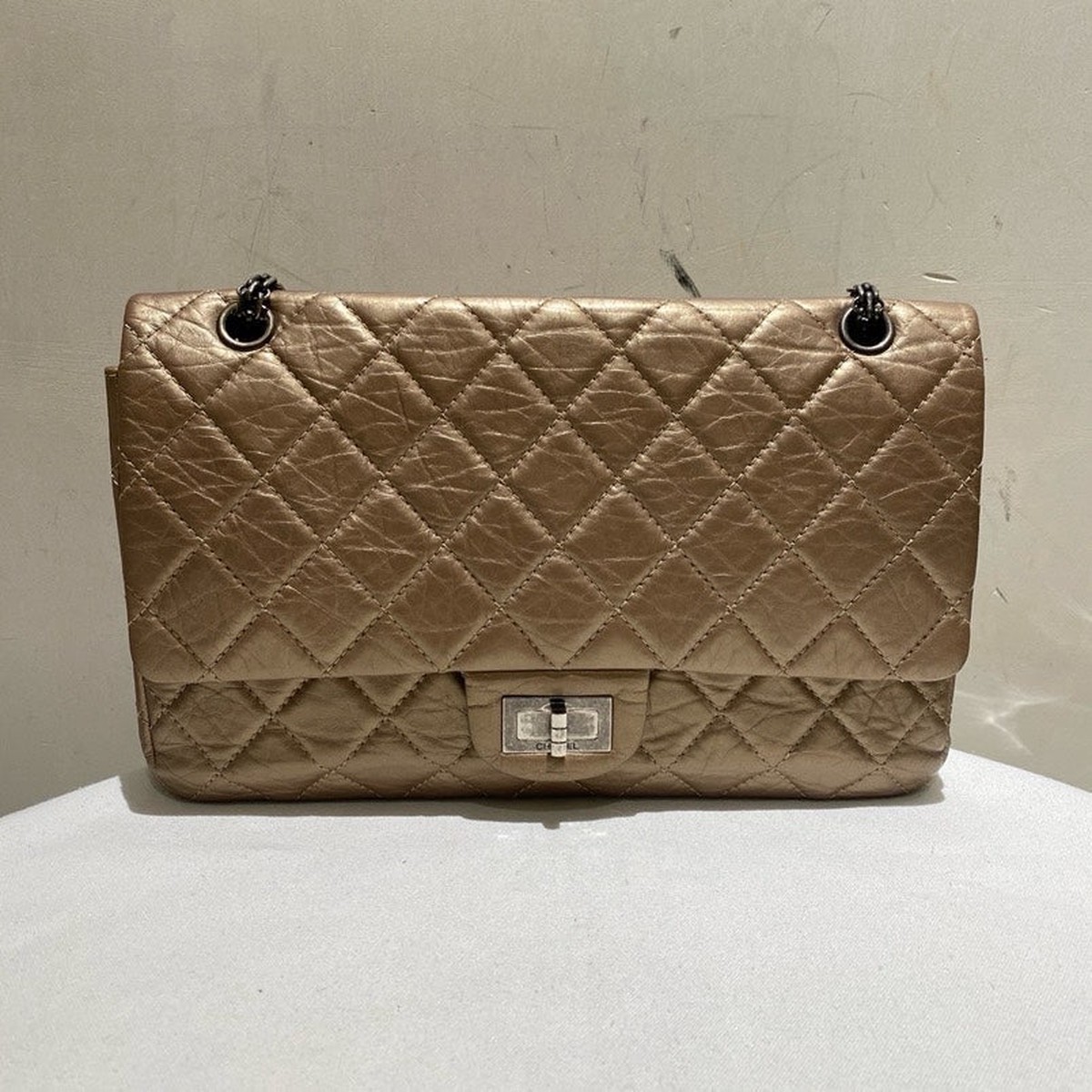 Chanel . Gold Wrinkle Leather GM Shoulder Bag