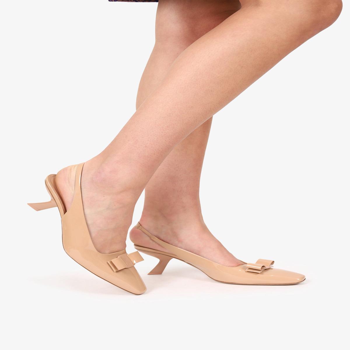 Salvatore Ferragamo Beige Patent Vara Bow Leather Slingback Pumps Size 10